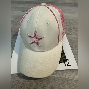 New Era 39Thirty MLB Pink Paisley Houston Astros Cap. One size fits all.